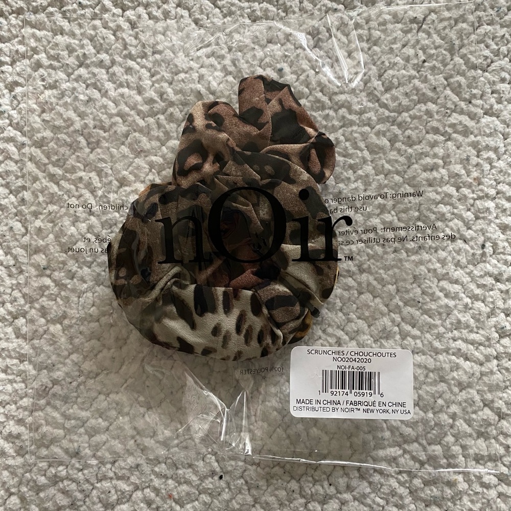 Noir Jewelry Ombre Leopard Print Scrunchies